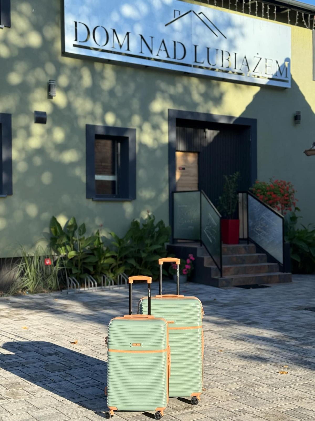 Dom Nad Lubiążem – wejście do obiektu, Lubniewice